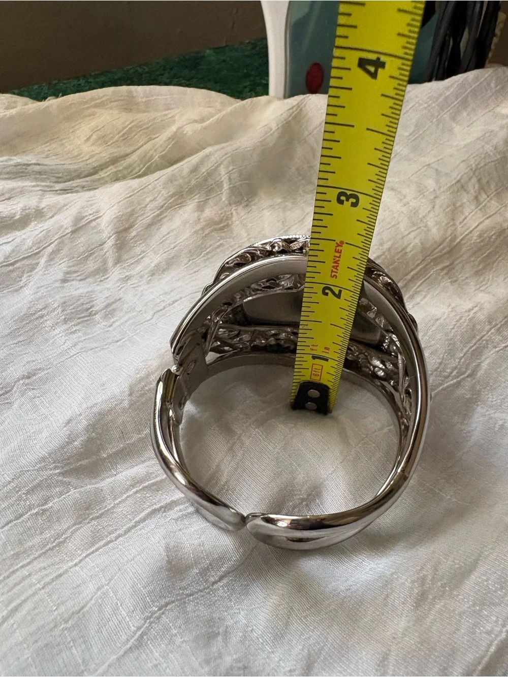 Vintage-Inspired Silver Bracelet with Black Hematite Center